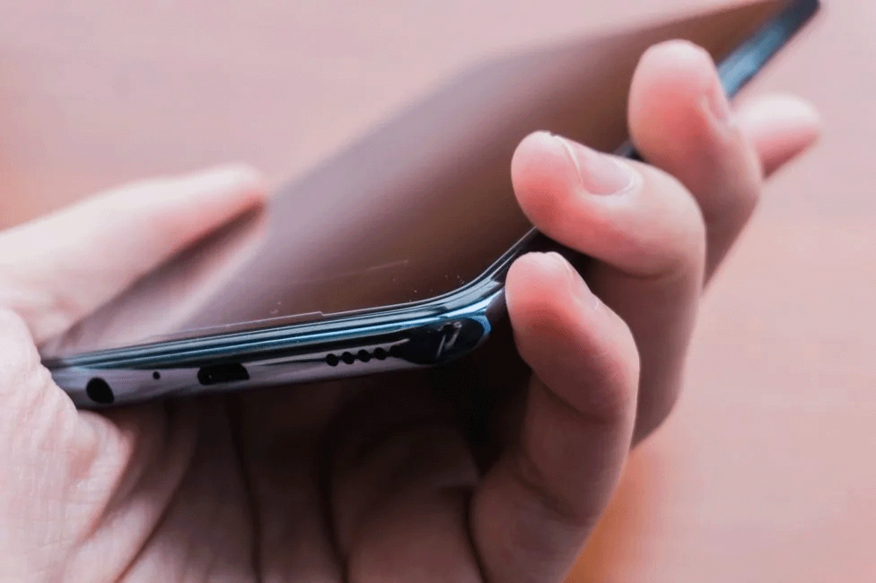 Comment réparer le Honor 10 avec un problème d'écran qui reste noir sans réaction ?
