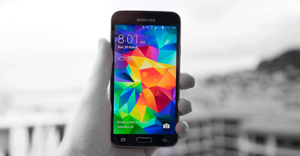 Comment régler les problèmes de noircissement et de scintillement de l'écran du Samsung Galaxy S5 ?